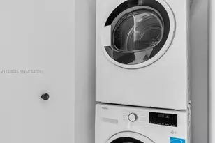 121 NE 5th St, Miami, FL 33132 - Photo 13