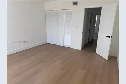 3890 W 8th Way #40, Hialeah, FL 33012 - Photo 9