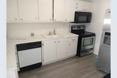 6039 Collins Ave #1710, Miami Beach, FL 33140 - Photo 15