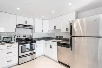 1800 Collins Ave #8C, Miami Beach, FL 33139 - Photo 7