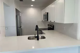 10016 NW 4th St, Pembroke Pines, FL 33024 - Photo 5