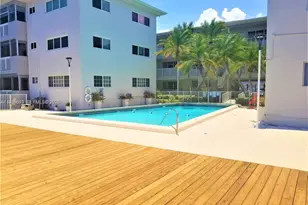 462 Golden Isles Dr, Hallandale Beach, FL 33009 - Photo 15