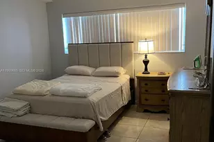 462 Golden Isles Dr, Hallandale Beach, FL 33009 - Photo 7