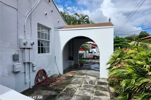 1023 SW 12th Ct, Miami, FL 33135 - Photo 15