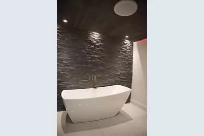 19262 NW 89th Ave, Hialeah, FL 33018 - Photo 15