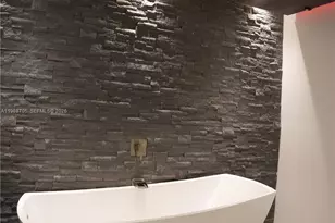 19262 NW 89th Ave, Hialeah, FL 33018 - Photo 15