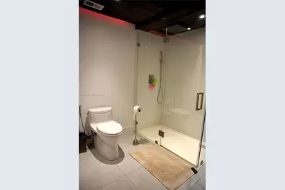 19262 NW 89th Ave, Hialeah, FL 33018 - Photo 11