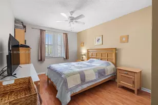 1199 SW 109th Ln, Davie, FL 33324 - Photo 9