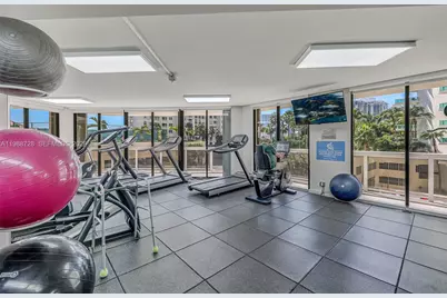 20185 E Country Club Dr #302, Aventura, FL 33180 - Photo 21
