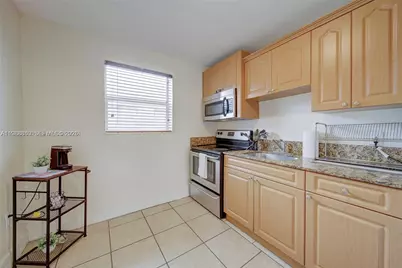 427 SW 6th St #5, Miami, FL 33130 - Photo 3