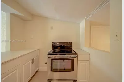 829 NW 56th St, Miami, FL 33127 - Photo 7