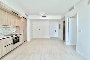 77 SE 5th St, Miami, FL 33131 - Photo 5