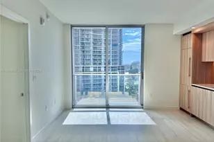 77 SE 5th St, Miami, FL 33131 - Photo 15