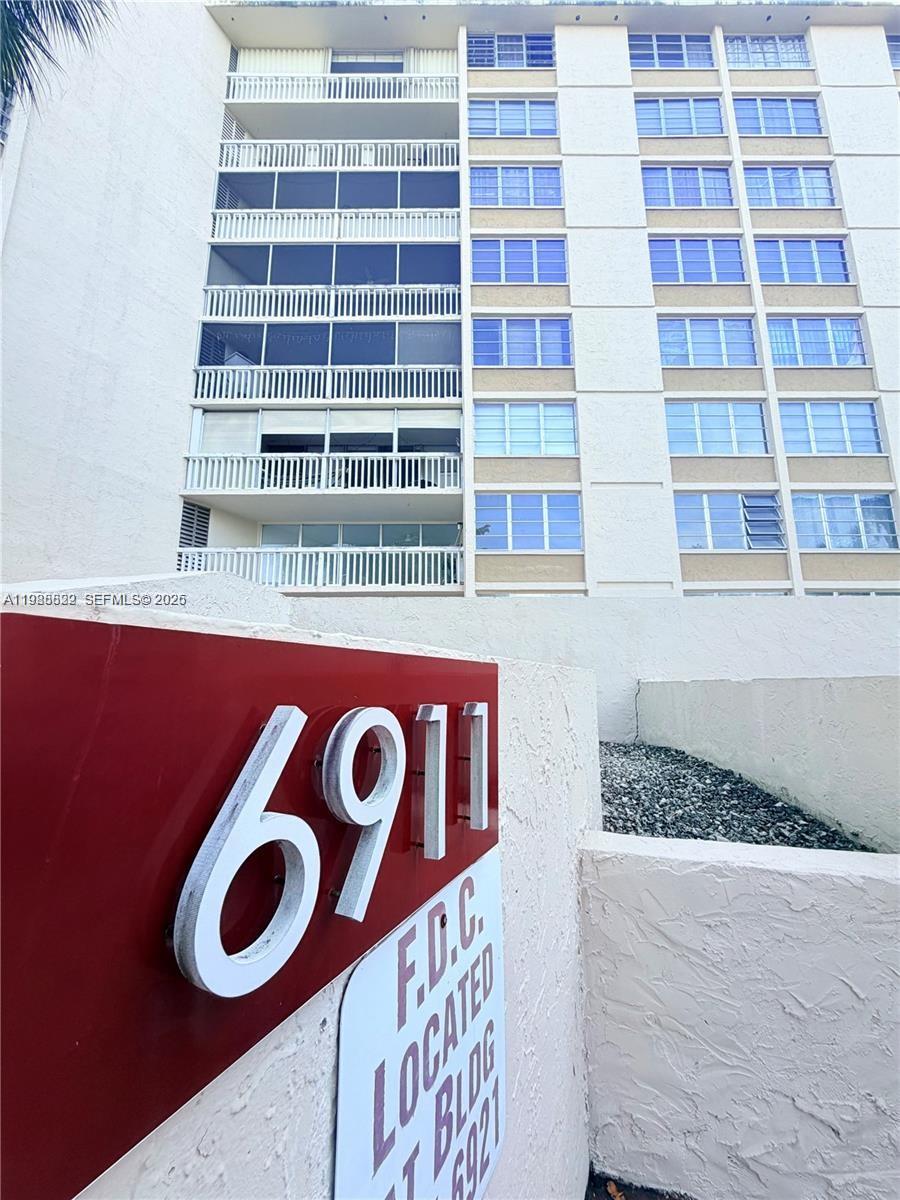 6911 Environ Blvd #1M main architectural view
