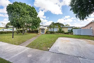 2010 NW 185th Ter, Miami Gardens, FL 33056 - Photo 3