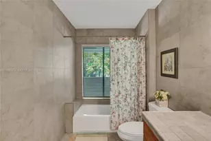 16465 NE 26th Ave, North Miami Beach, FL 33160 - Photo 17