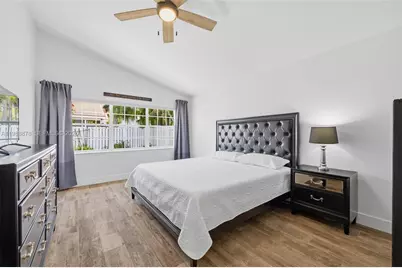 1315 Bayview Cir, Weston, FL 33326 - Photo 27