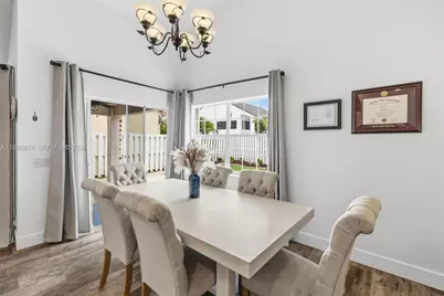 1315 Bayview Cir, Weston, FL 33326 - Photo 13