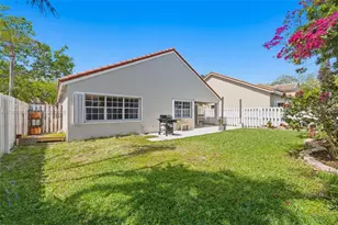 1315 Bayview Cir, Weston, FL 33326 - Photo 17