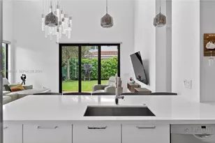 5999 E Brookfield Cir E, Hollywood, FL 33312 - Photo 15