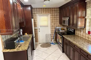 1211 NE 27th Ave, Pompano Beach, FL 33062 - Photo 3