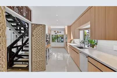 2000 S Bayshore Dr #24, Miami, FL 33133 - Photo 27