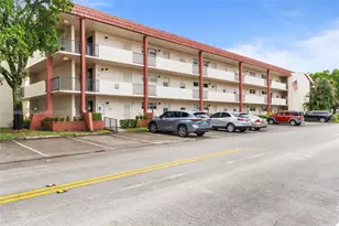 9420 S Hollybrook Lake Dr, Pembroke Pines, FL 33025 - Photo 3