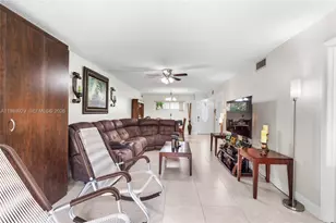 9420 S Hollybrook Lake Dr, Pembroke Pines, FL 33025 - Photo 23