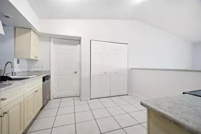 841 SW 55th Ave, Margate, FL 33068 - Photo 9