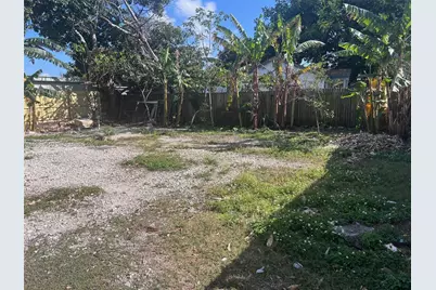 3090 NW 29th St, Miami, FL 33142 - Photo 23