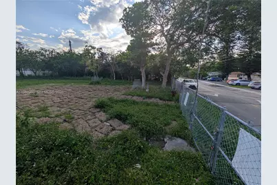 660 NE 86th St, Miami, FL 33138 - Photo 3
