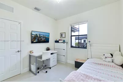 9015 NW 183rd St, Hialeah, FL 33018 - Photo 21