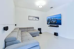 9015 NW 183rd St, Hialeah, FL 33018 - Photo 9