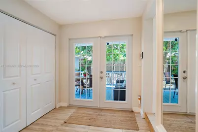 113 SW 2nd St, Hallandale Beach, FL 33009 - Photo 15