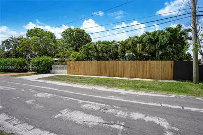 113 SW 2nd St, Hallandale Beach, FL 33009 - Photo 27