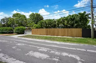 113 SW 2nd St, Hallandale Beach, FL 33009 - Photo 27