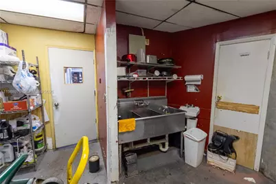 10550 NW 77 Ct, Hialeah Gardens, FL 33016 - Photo 27