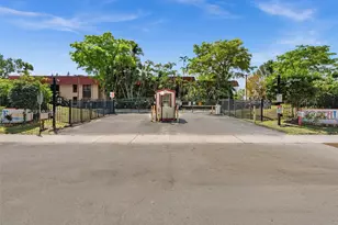 770 NE 199th St, Miami, FL 33179 - Photo 21