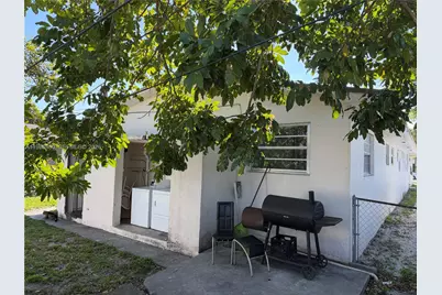 15961 NE 18th Pl, North Miami Beach, FL 33162 - Photo 9