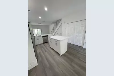 5725 NW 114th Path #106, Doral, FL 33178 - Photo 7