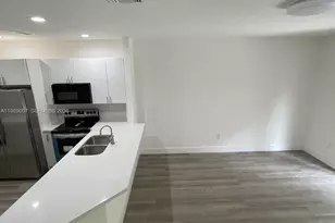 5725 NW 114th Path, Doral, FL 33178 - Photo 9