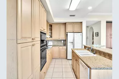 20780 NE 32nd Ave, Aventura, FL 33180 - Photo 17