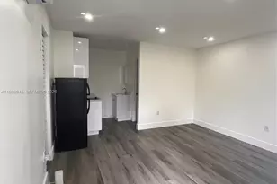 19541 NW 57th Ct, Hialeah, FL 33015 - Photo 3