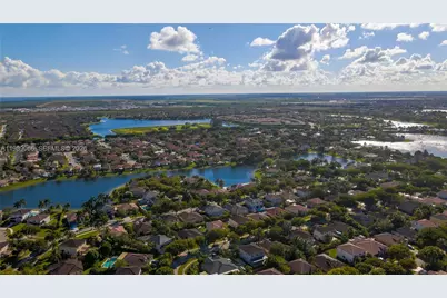 8933 SW 212th Ln, Cutler Bay, FL 33189 - Photo 3