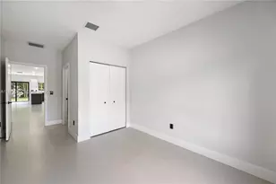 122 NW 5th Ave, Hallandale Beach, FL 33009 - Photo 11