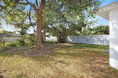 70 NE 186th Ter, Miami, FL 33179 - Photo 27