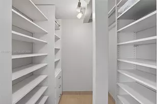 7700 Collins Ave, Miami Beach, FL 33141 - Photo 17