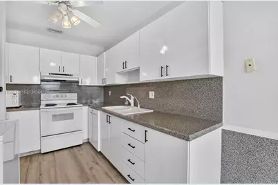 8662 Bella Vista Dr, Boca Raton, FL 33433 - Photo 9