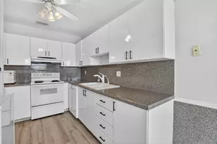 8662 Bella Vista Dr, Boca Raton, FL 33433 - Photo 9