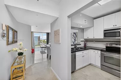 3020 NE 32nd Ave #614, Fort Lauderdale, FL 33308 - Photo 3